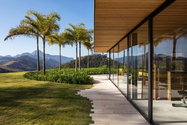 Casa Terra by Bernardes Arquitetura in Itaipava, Brazil