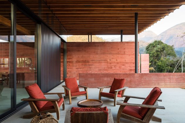 Casa Terra by Bernardes Arquitetura in Itaipava, Brazil