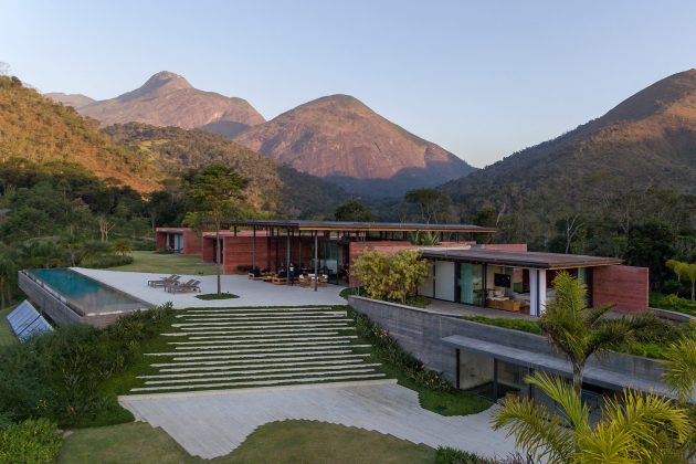 Casa Terra by Bernardes Arquitetura in Itaipava, Brazil
