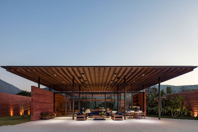 Casa Terra by Bernardes Arquitetura in Itaipava, Brazil