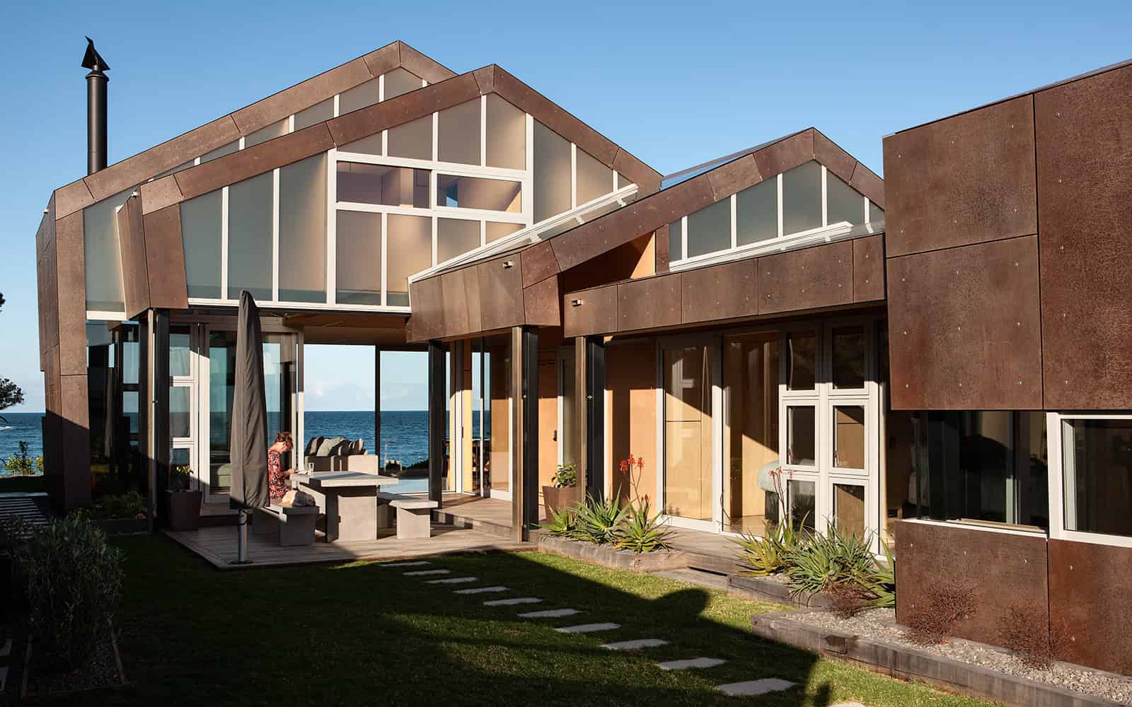 Fe3O4 House by Crosson Architects in Taiharuru, New Zealand Fe3O4 House by Crosson Architects in Taiharuru, New Zealand