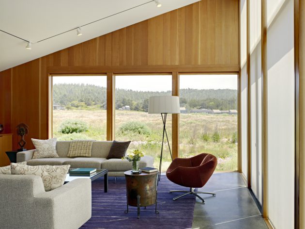Meadow House by Malcom Davis Architecture in California, USA