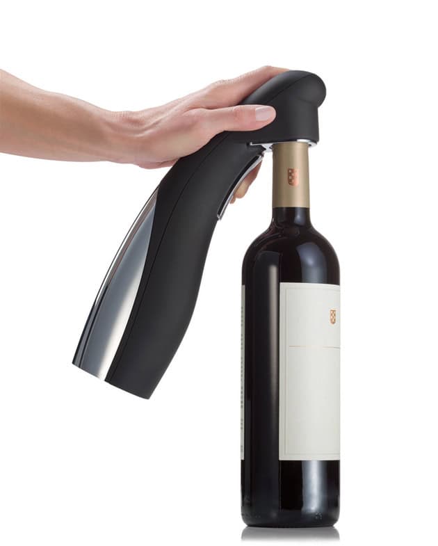 2. Automatic wine opener with foil cutter 2. Automatic wine opener with foil cutter