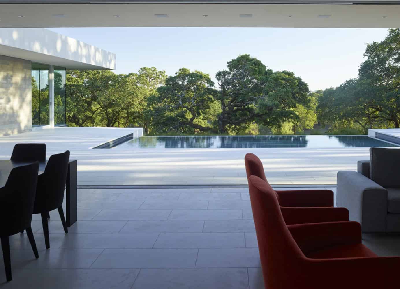 Retrospect Vineyards House by Swatt Miers Architects in Windsor, California