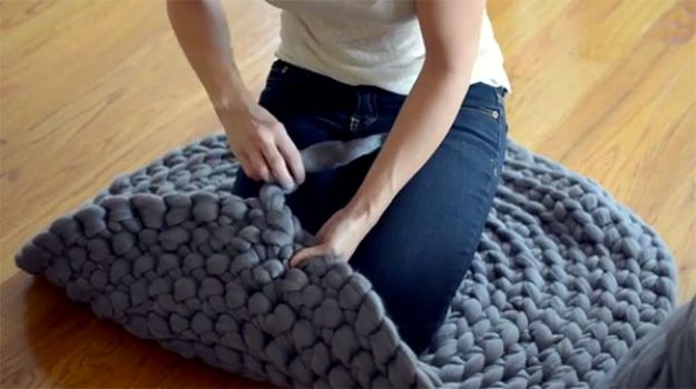 15 Beautiful DIY Rug Ideas That Anyone Can Make