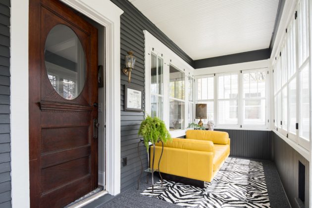 15 Charming Traditional Porch Designs You'd Love To Spend Your Days In