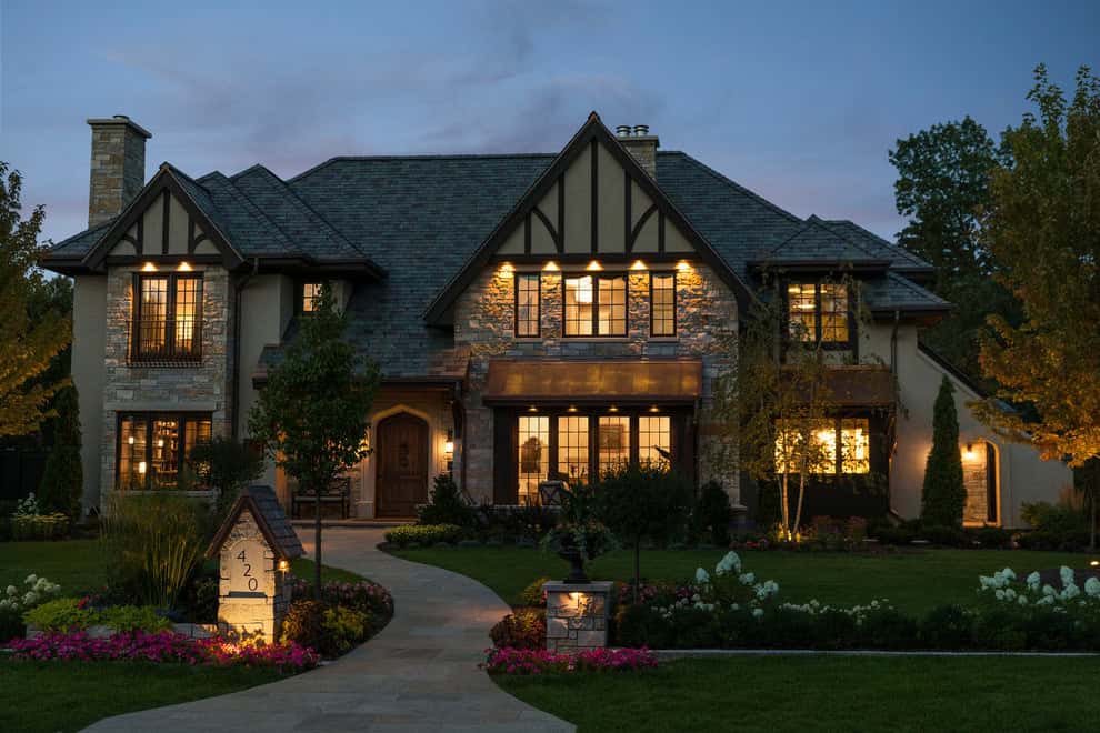 17 Gorgeous Traditional Home Exterior Designs You Will Find Inspiration In