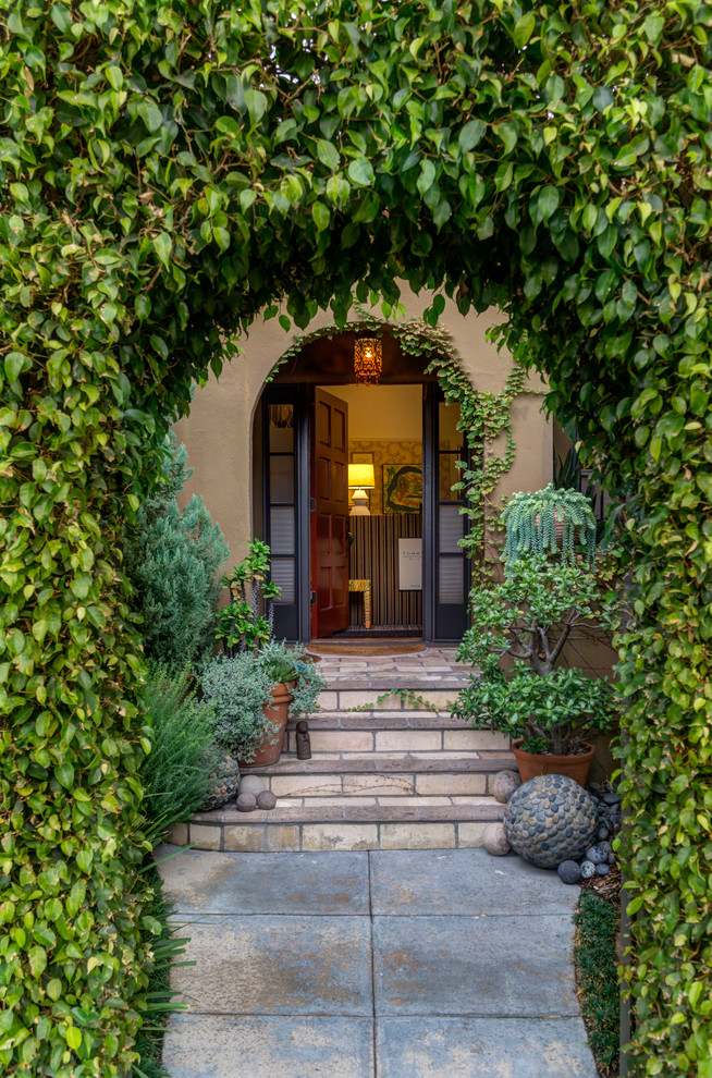 17 Inviting Traditional Entryway Designs You'd Love To Walk Into