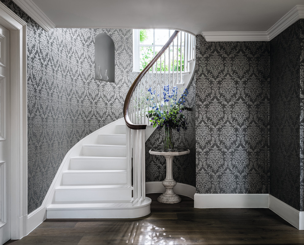 18 Elegant Traditional Staircase Designs That Will Take Your Breath Away