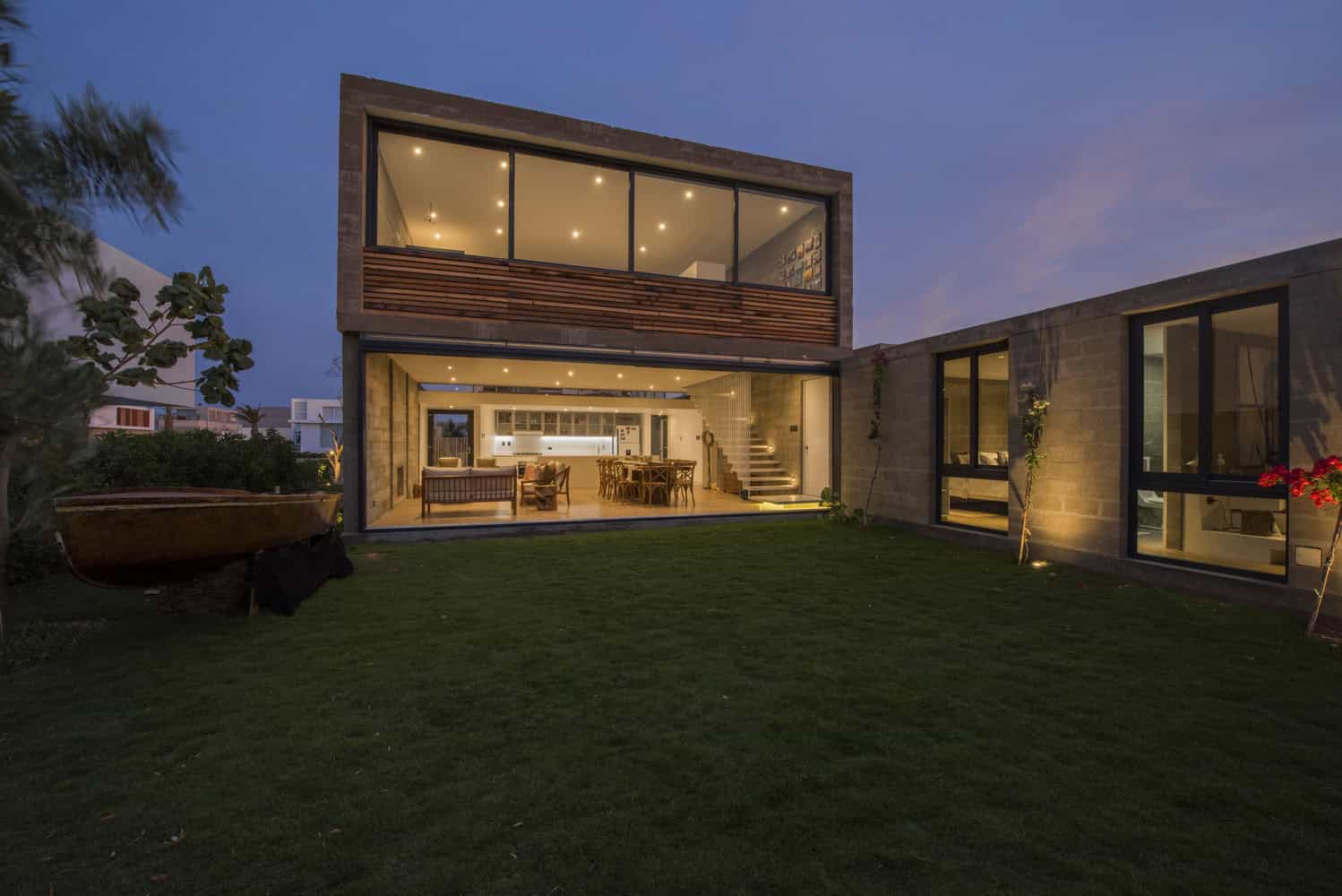 Bogavante House by Riofrio Arquitectos in Paracas, Peru