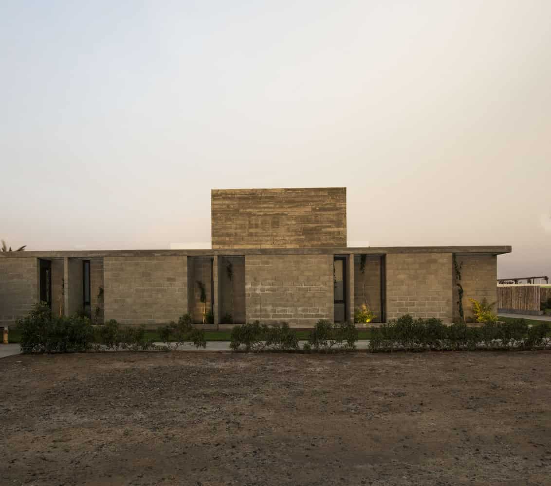 Bogavante House by Riofrio Arquitectos in Paracas, Peru