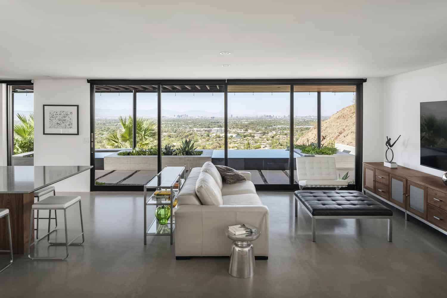 Red Rocks Residence by The Ranch Mine in Phoenix, Arizona Red Rocks Residence by The Ranch Mine in Phoenix, Arizona