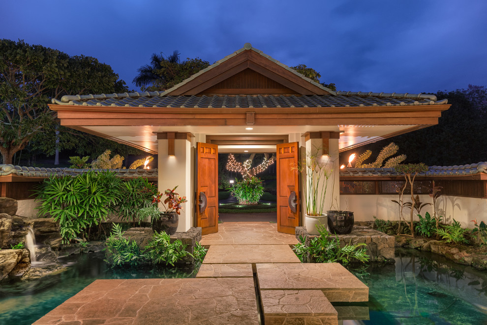 15 Splendid Tropical Entrance Designs That Will Take Your Breath Away