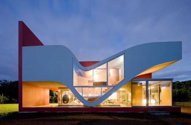 House on the Flight of Birds by Bernardo Rodrigues in Portugal