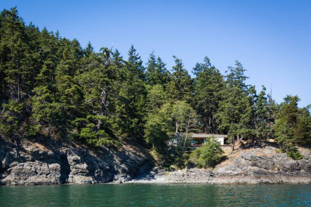 Lone Madrone Retreat by Heliotrope Architects on Orcas Island in Washington, USA
