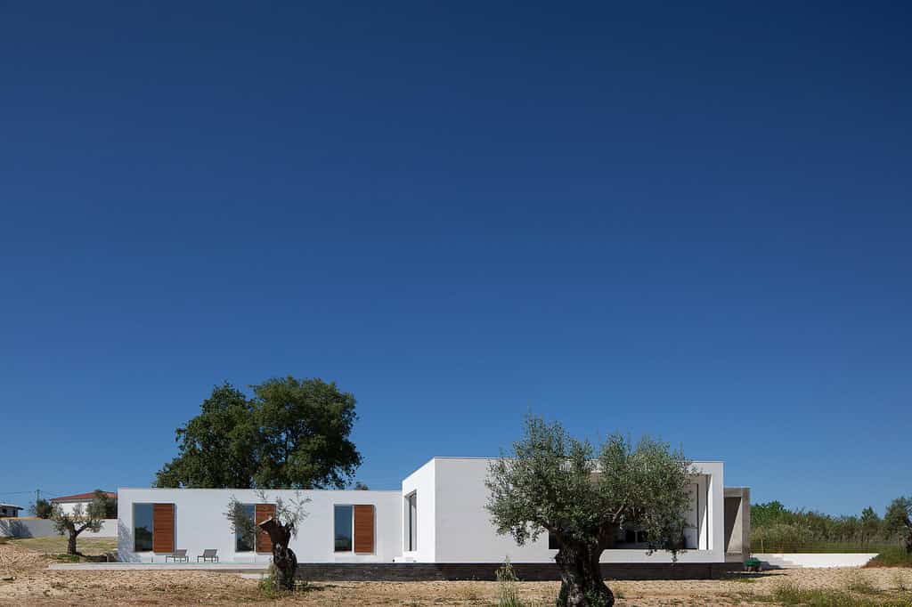 Ring House by Vasco Cabral + Sofia Saraiva in Santarem, Portugal Ring House by Vasco Cabral + Sofia Saraiva in Santarem, Portugal