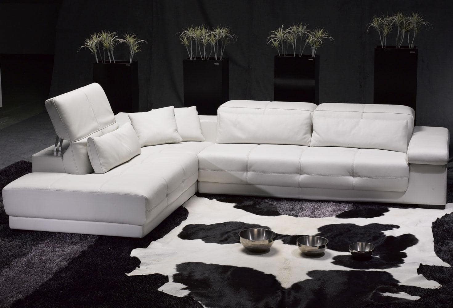 16 Alluring White Sofa Designs For A Cheerful Ambience 16 Alluring White Sofa Designs For A Cheerful Ambience