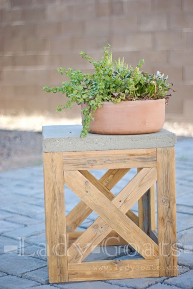 15 Absolutely Cool DIY Outdoor Furniture Projects You Still Have Time To Make