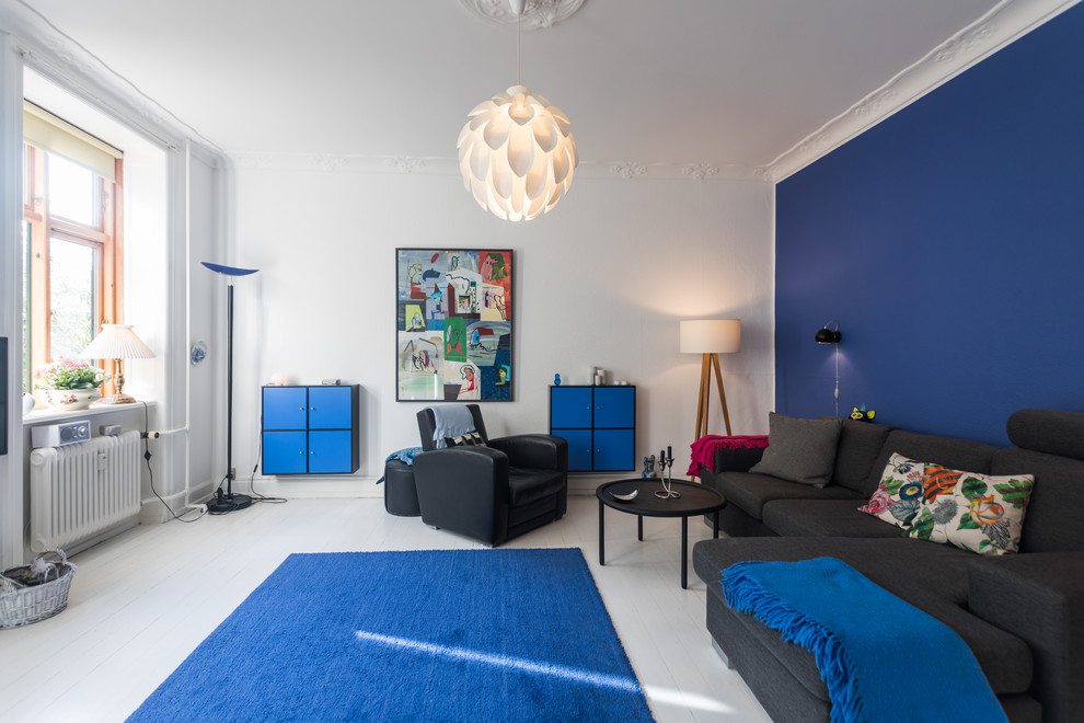 Take my room. Комната с синими стенами. Синий пол в интерьере. Синяя стена. Сине белые стены.