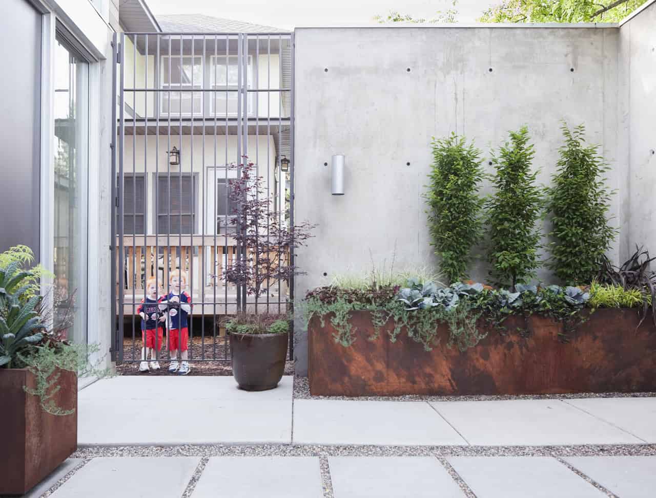 B+W House by Julie Snow Architects in Minneapolis, Minnesota