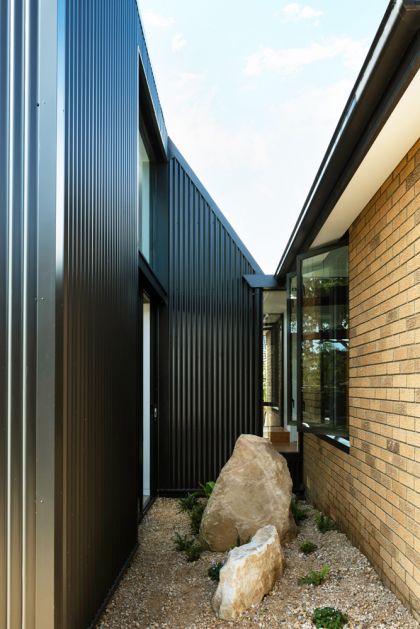 Binary House by Christopher Polly Architect in Sydney, Australia