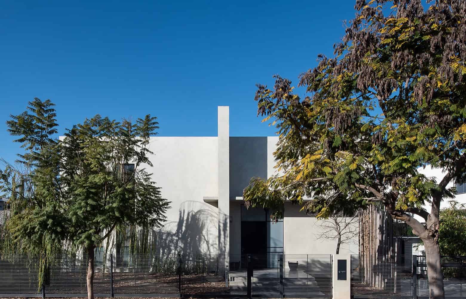 Savion Residence by Neuman Hayner Architects in Tel Aviv, Israel