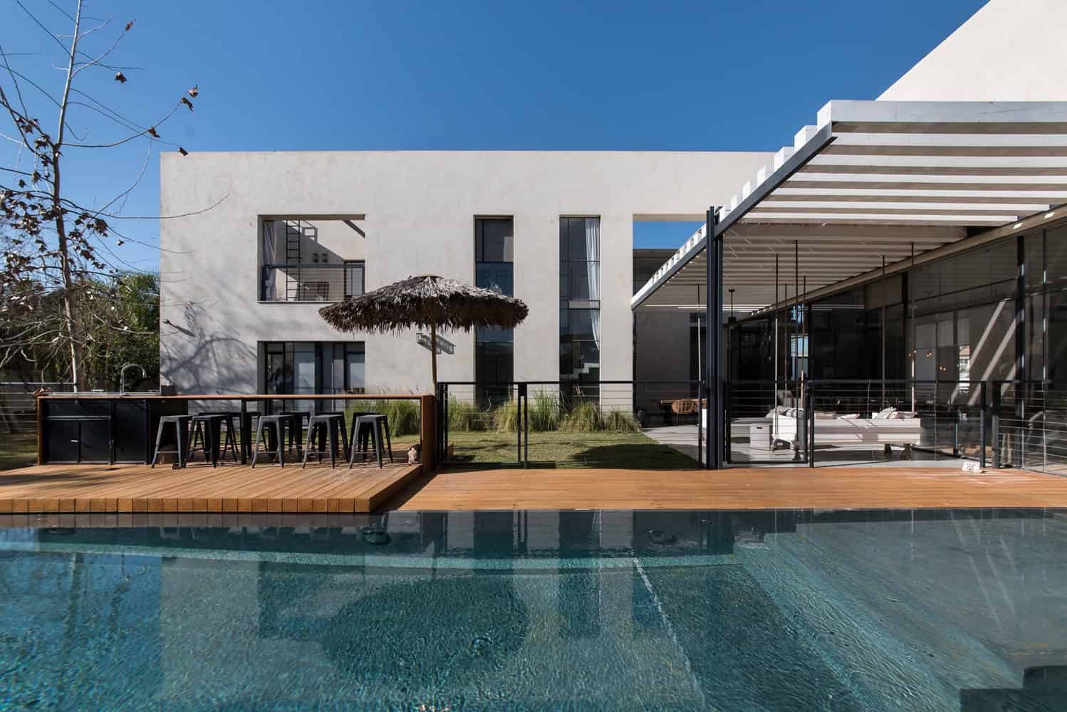 Savion Residence by Neuman Hayner Architects in Tel Aviv, Israel