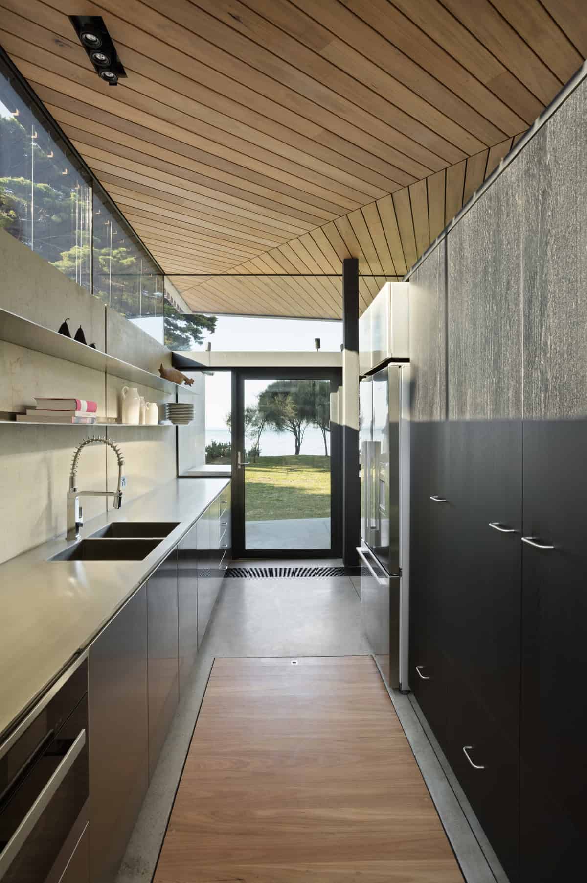 Sorrento Beach House by AM Architecture on the Mornington Peninsula in Australia