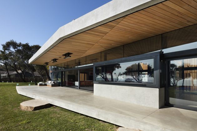 Sorrento Beach House by AM Architecture on the Mornington Peninsula in Australia