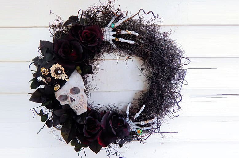 16 Awesome Halloween Wreaths That You Can Do For Less Than Hour 16 Awesome Halloween Wreaths That You Can Do For Less Than Hour