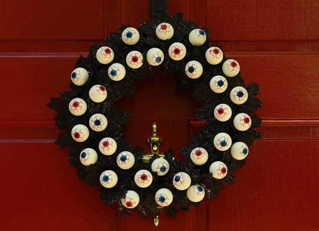16 Awesome Halloween Wreaths That You Can Do For Less Than Hour 16 Awesome Halloween Wreaths That You Can Do For Less Than Hour