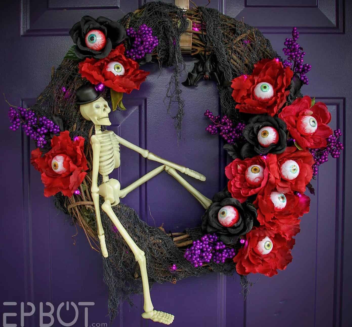 16 Awesome Halloween Wreaths That You Can Do For Less Than Hour 16 Awesome Halloween Wreaths That You Can Do For Less Than Hour