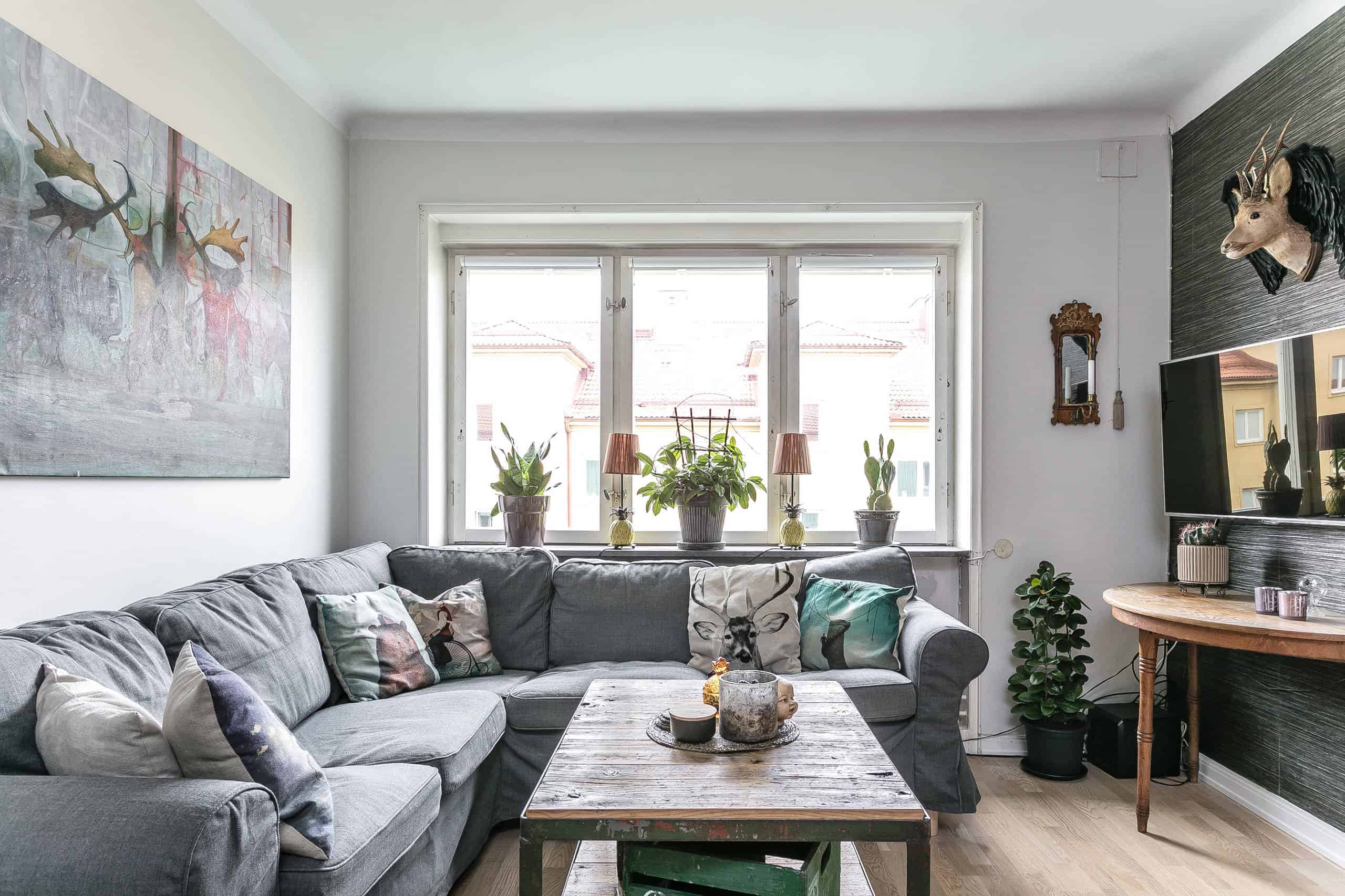 17-Comfy-Eclectic-Living-Room-Designs-That-Are-All-About-The-Chic-14.jpg