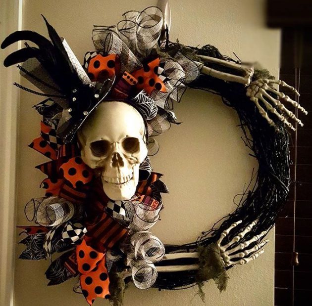 16 Awesome Halloween Wreaths That You Can Do For Less Than Hour