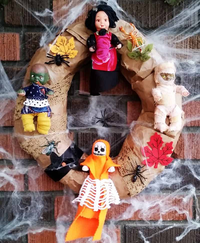 16 Awesome Halloween Wreaths That You Can Do For Less Than Hour 16 Awesome Halloween Wreaths That You Can Do For Less Than Hour