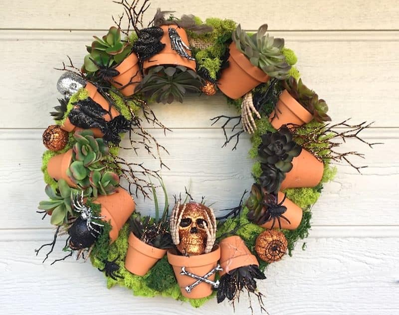 16 Awesome Halloween Wreaths That You Can Do For Less Than Hour 16 Awesome Halloween Wreaths That You Can Do For Less Than Hour