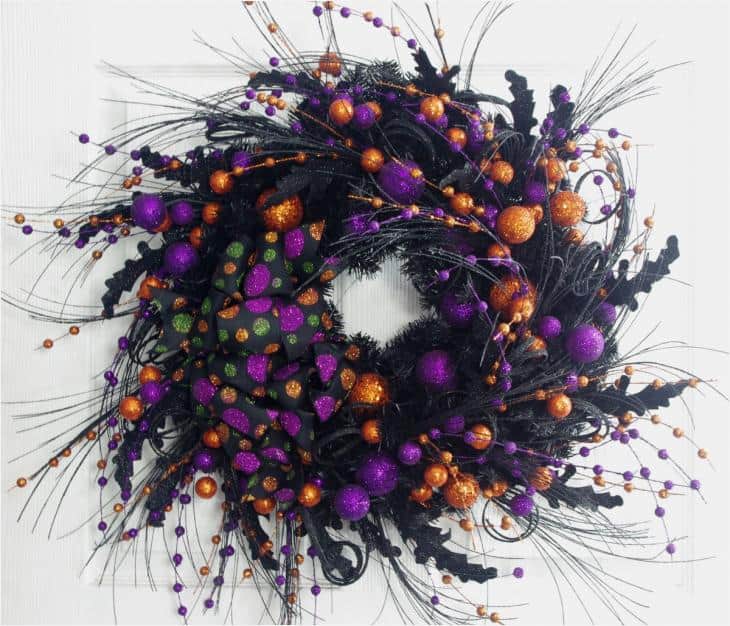 16 Awesome Halloween Wreaths That You Can Do For Less Than Hour 16 Awesome Halloween Wreaths That You Can Do For Less Than Hour