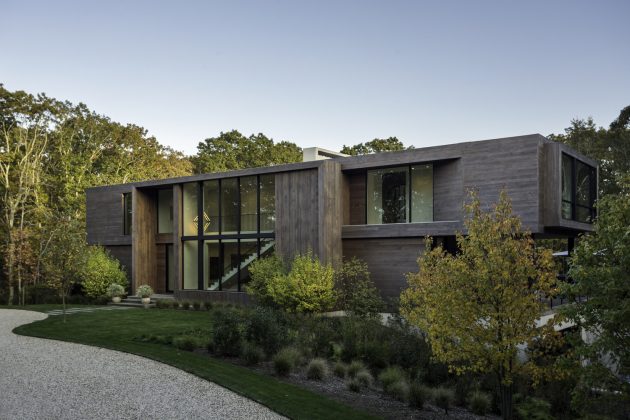 Old Sag Harbor Road by Blaze Makoid Architecture in Southampton, New York