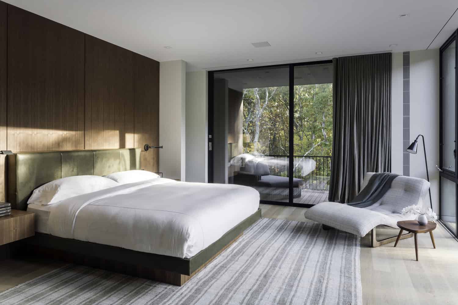 Old Sag Harbor Road by Blaze Makoid Architecture in Southampton, New York