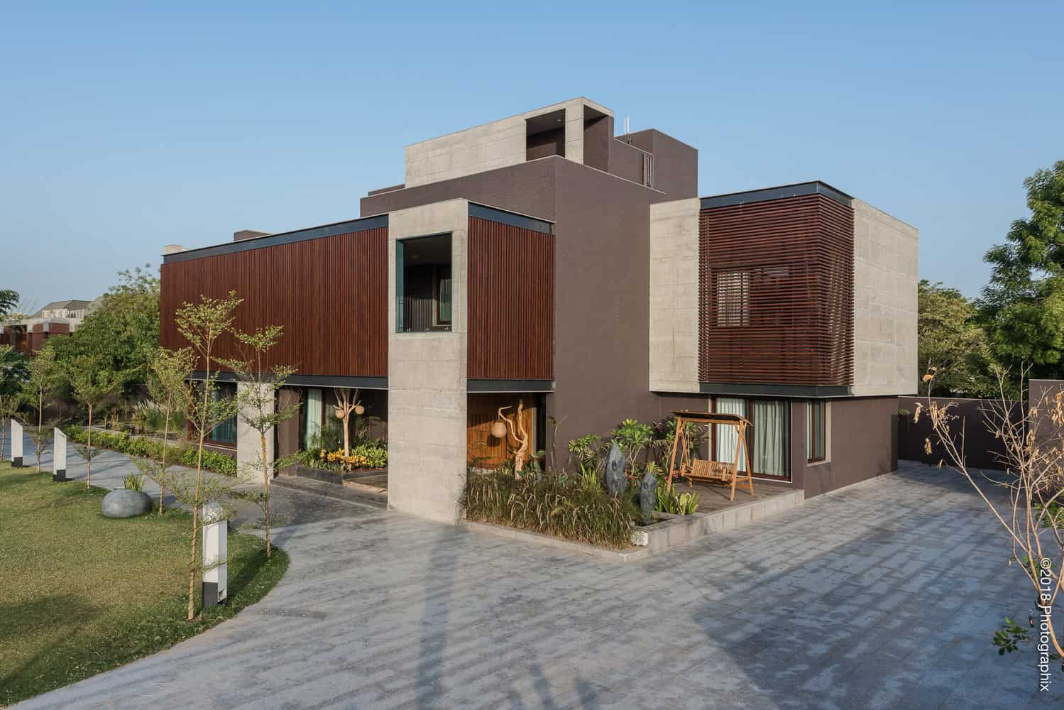 Screen House by The Grid Architects in Ahmedabad, India