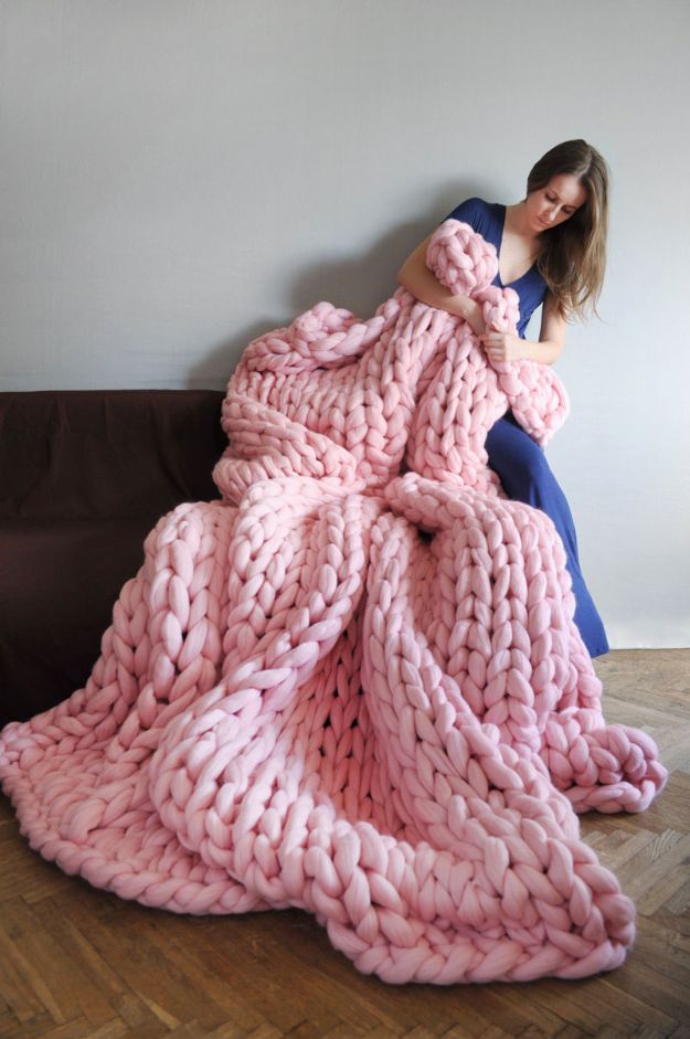 15 Cozy DIY Throw Blankets That Will Keep You Snug
