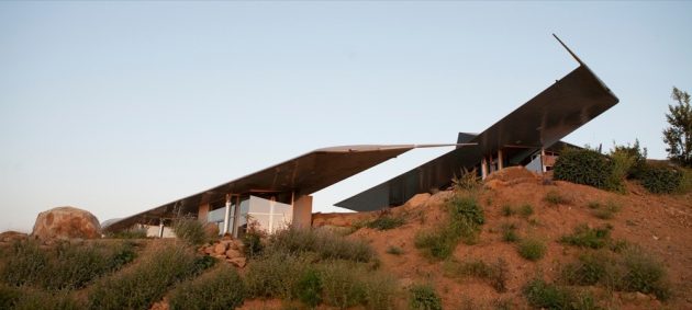 747 Wing House by David Hertz Architects in Malibu, California