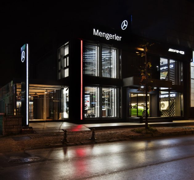 A Strong Presentation of Space: Mercedes Benz AMG Digital Showroom