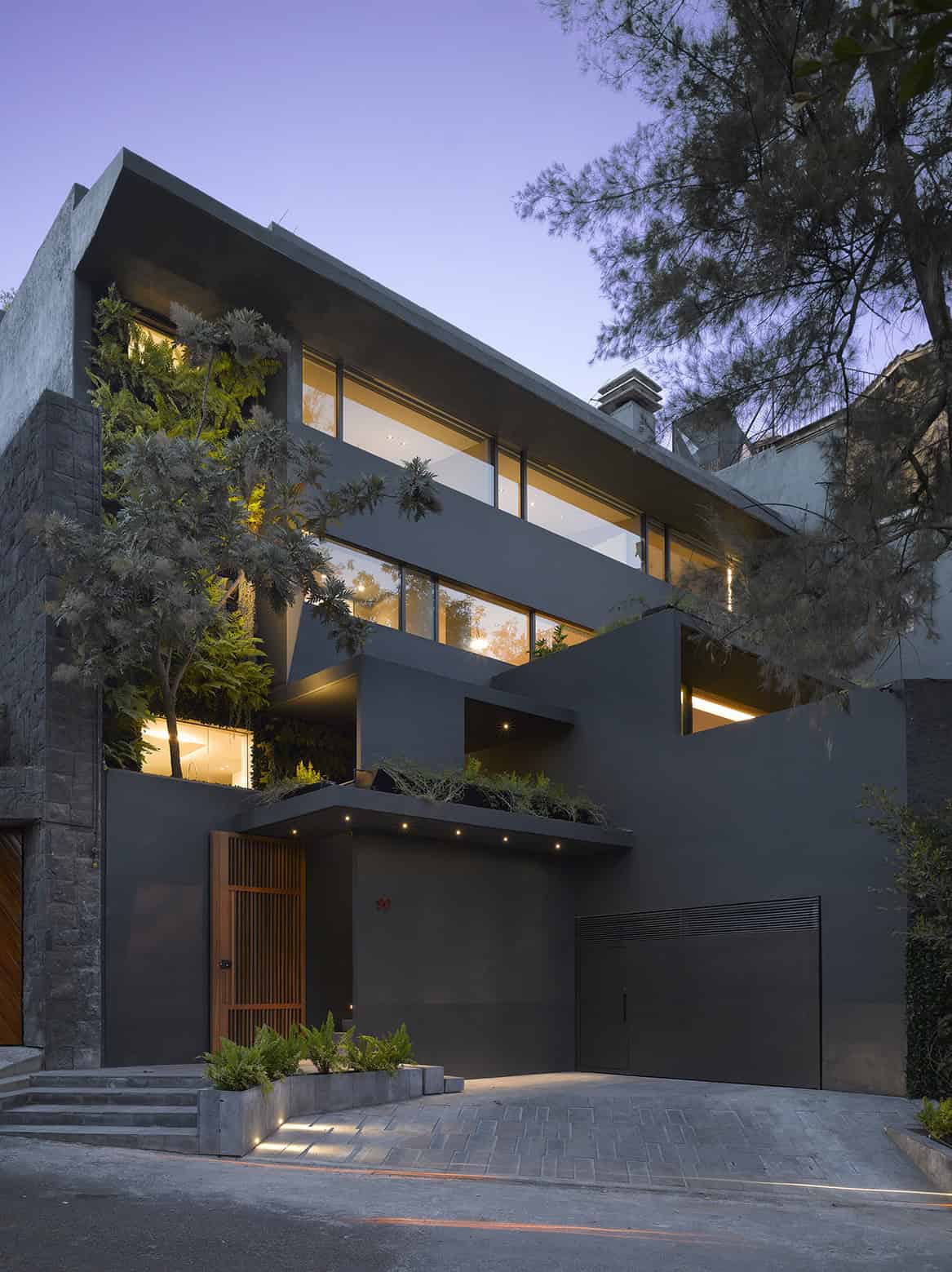 Barrancas House by EZEQUIELFARCA Arquitectura y diseno in Mexico City