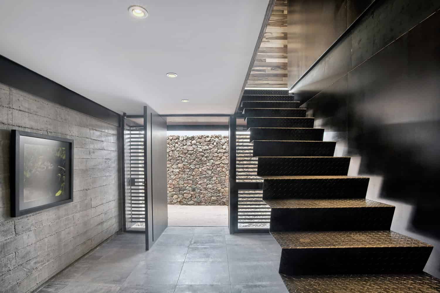 Evans House by A4ESTUDIO: Framing the Andes from Above the Vineyards Evans House by A4ESTUDIO: Framing the Andes from Above the Vineyards