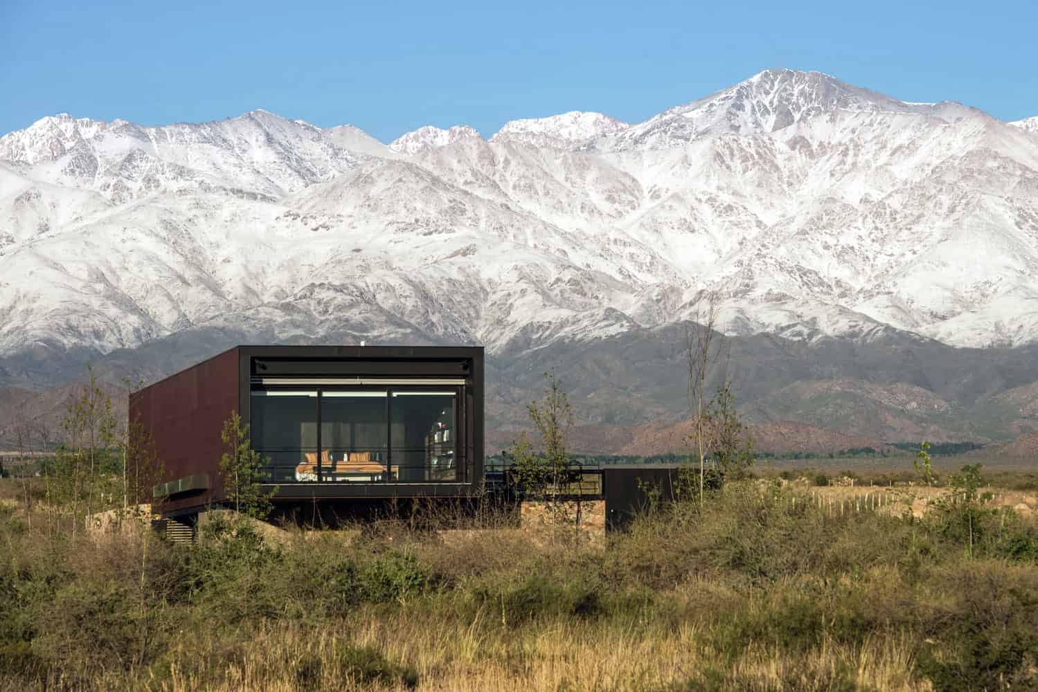 Evans House by A4ESTUDIO: Framing the Andes from Above the Vineyards Evans House by A4ESTUDIO: Framing the Andes from Above the Vineyards