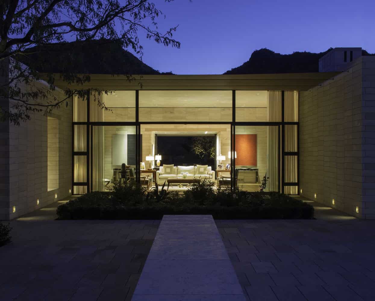 Stone Court Villa by Marwan Al Sayed Inc. in Paradise Valley, Arizona