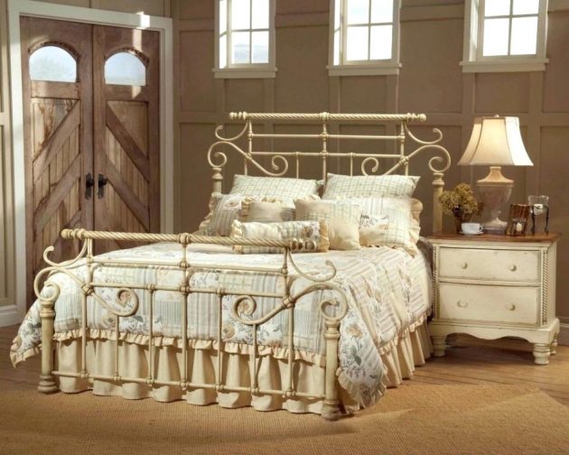 15 Cozy Metal Bed Designs To Help You In Your Choice