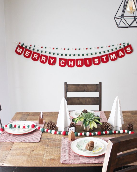 15 Vivid Handmade Christmas Banner & Garland Designs