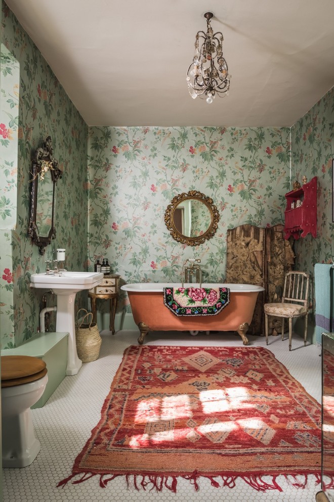 16 Charming Shabby-Chic Bathroom Interiors With A Vintage Touch